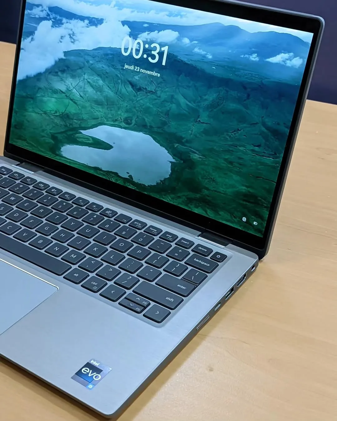 Dell Latitude 7430 2-in-1 additional view 2